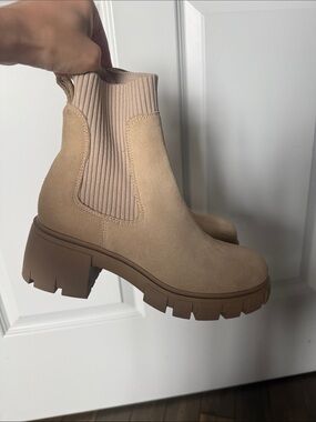 Steve Madden Beige Chunky Chelsea Bootie